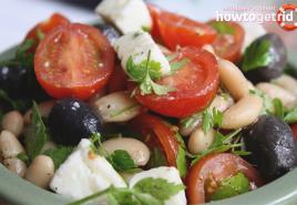 Tips on how to properly prepare Greek salad How to properly cut vegetables into Greek salad