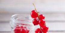 What are the health benefits and harms of red currants?