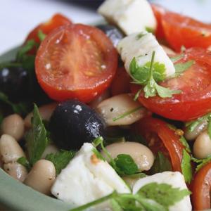 Tips on how to properly prepare Greek salad How to properly cut vegetables into Greek salad