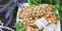 Рецепта за овесени блокчета с ядки и сушени плодове Бланчета с овесени ядки и сушени плодове с мед
